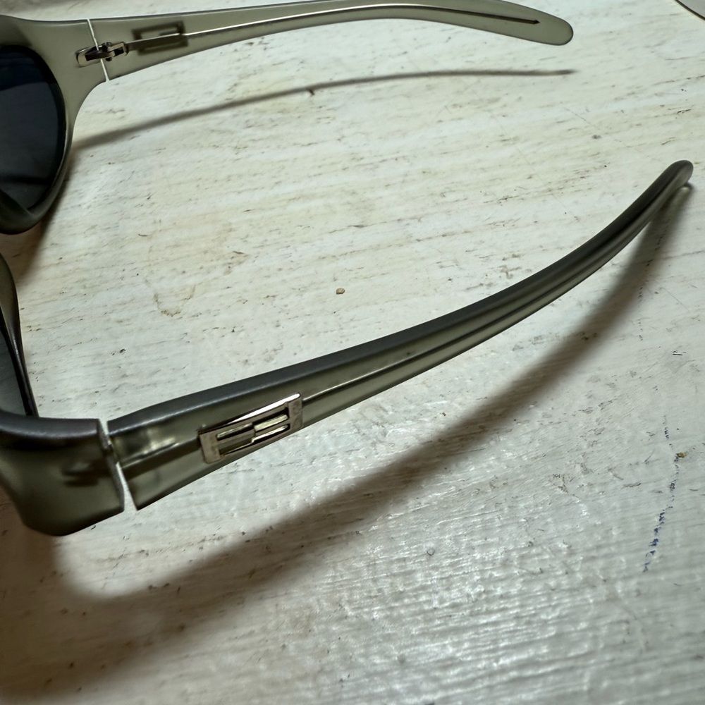 Fendi SL 7632 Women’s Oval Sunglasses Matte Taupe Frame Made in Italy - Picture 5 of 7
